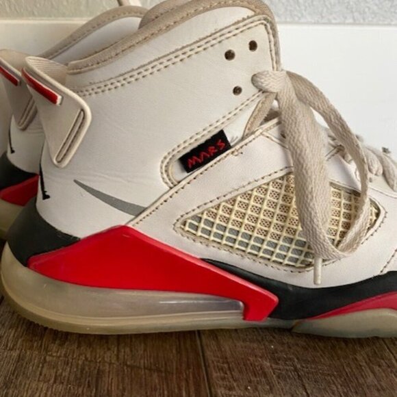 AIR JORDAN Mars 270 White Fire Red Basketball Shoes Sneakers Youth 5 - Picture 13 of 15